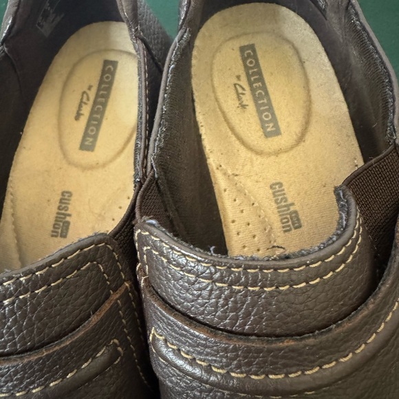 Comfy and Classic Clark’s Brown Leather Slip On Shoes Size 8 Fast Shipping - Picture 3 of 11